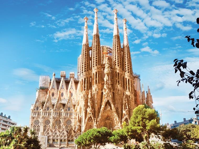 Sagrada Família, Roman Catholic Church with park in foreground, Barcelona, Spain
