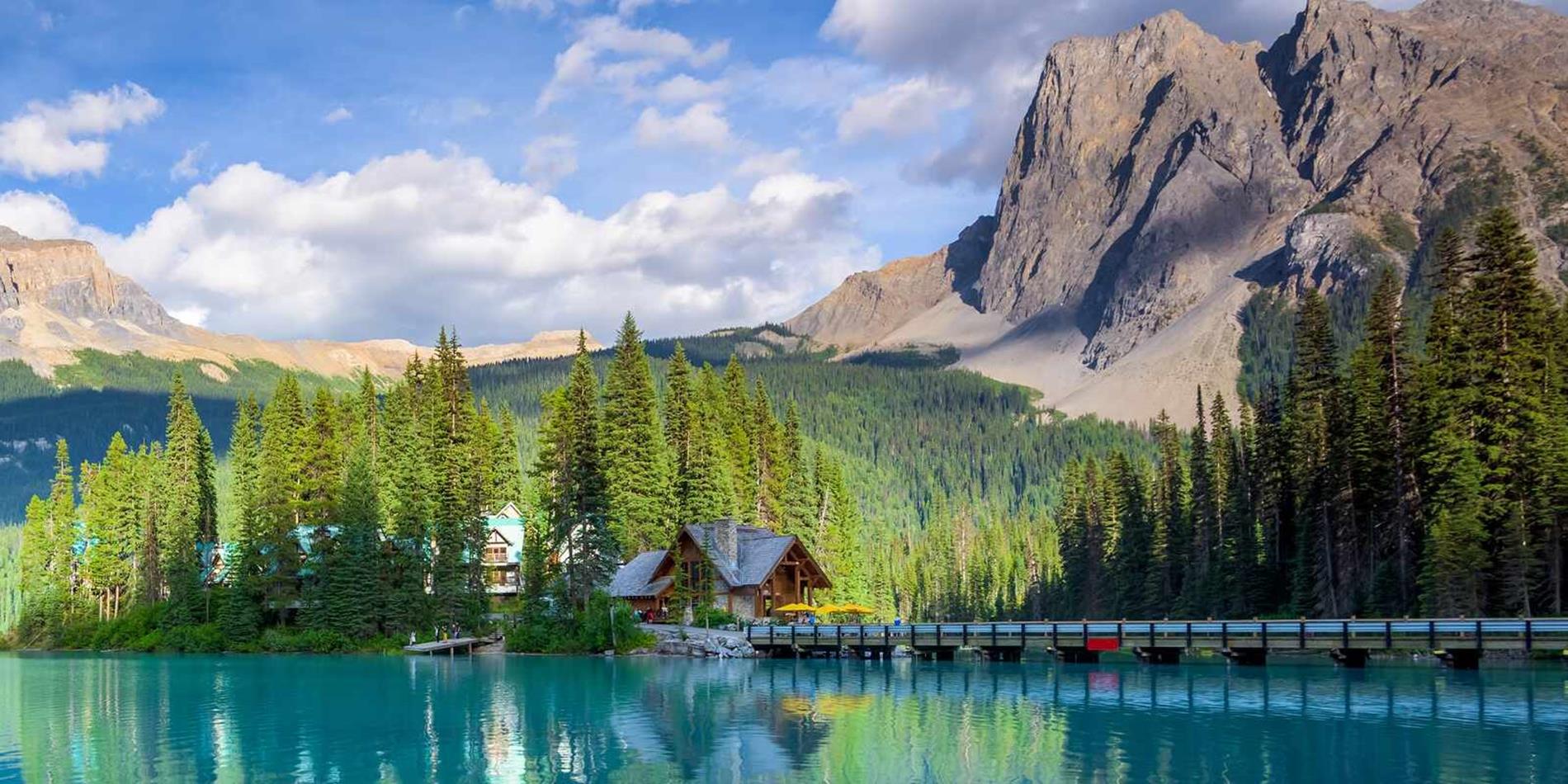 Beautiful view of Emerald Lake Lodge