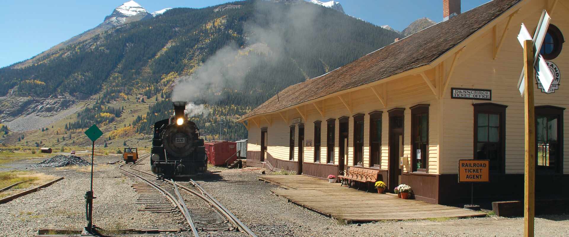 durango silverton train coming into the station